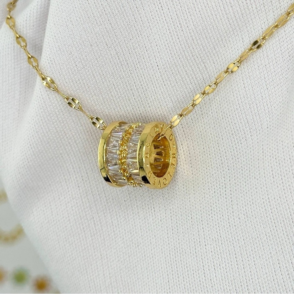 Elegant Gold Necklace with Cubic Zirconia. - Picture 3 of 3
